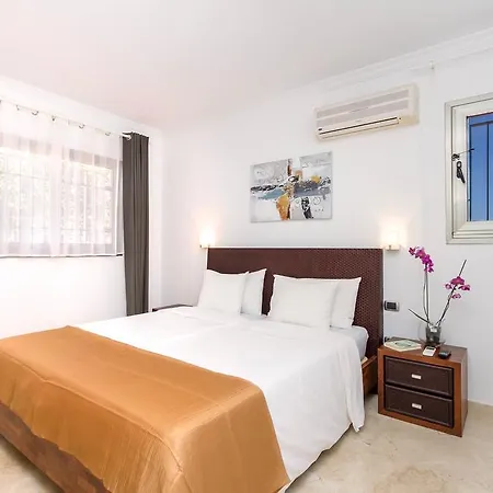 Flamboyan Apartment